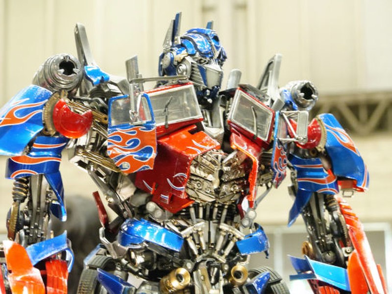 Prime 1 Studio MMTFM-02 Optimus Prime Dark of the Moon Movie Statue Images